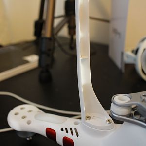 No wire coming from arm with the motor that doesn't work.